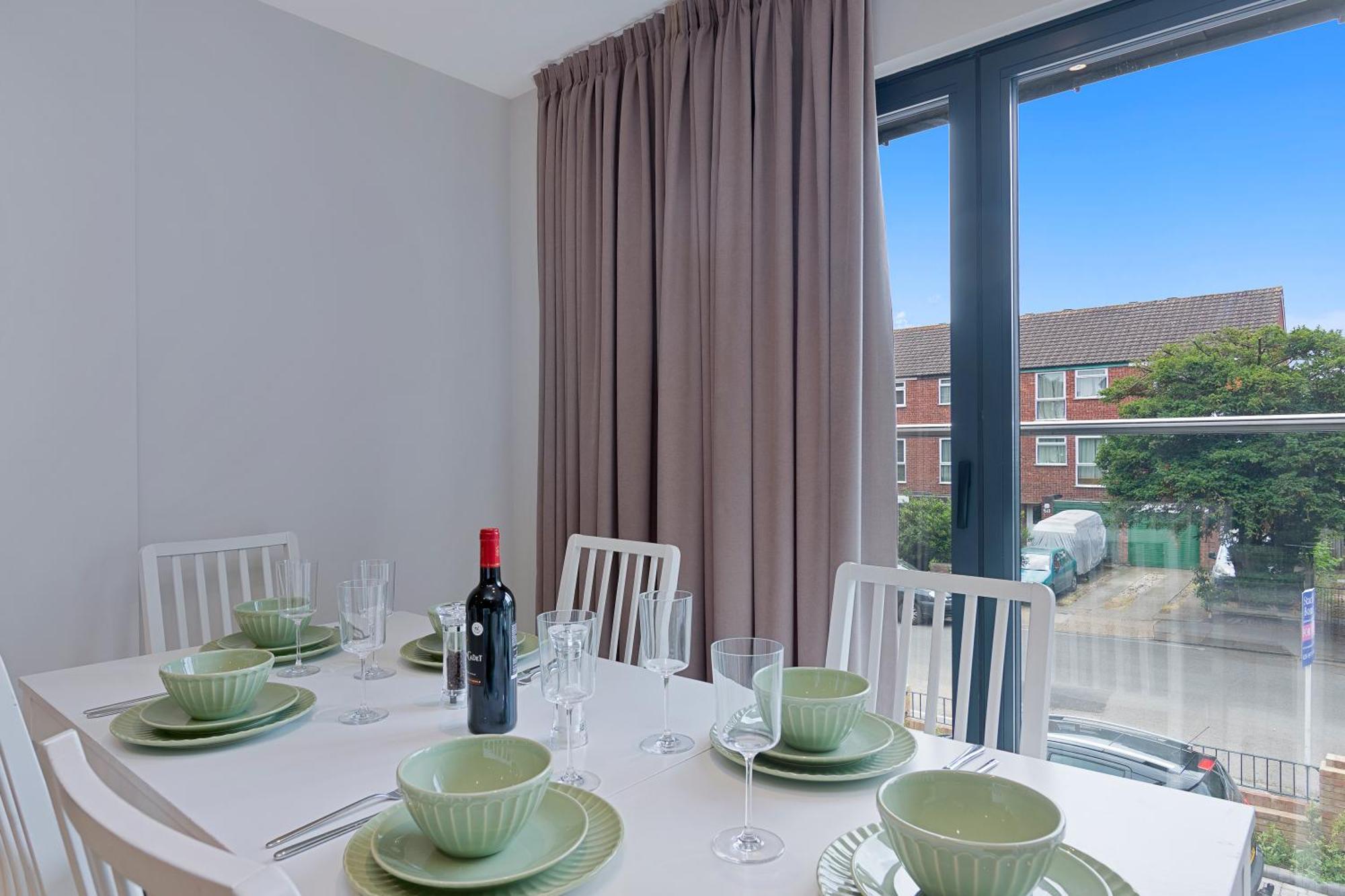 Spacious, 3 Bedroom, 2 Bathroom, Surbiton Dış mekan fotoğraf